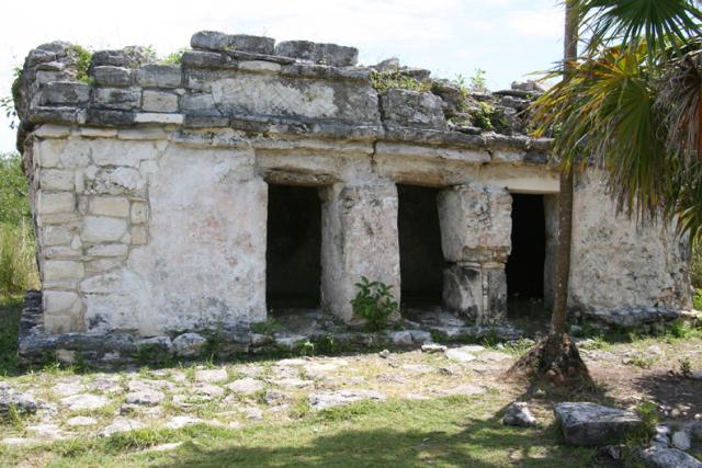 ... but instead of the lagoon we come upon a lone structure.  Our guide tells us this was an ancient Mayan jail.